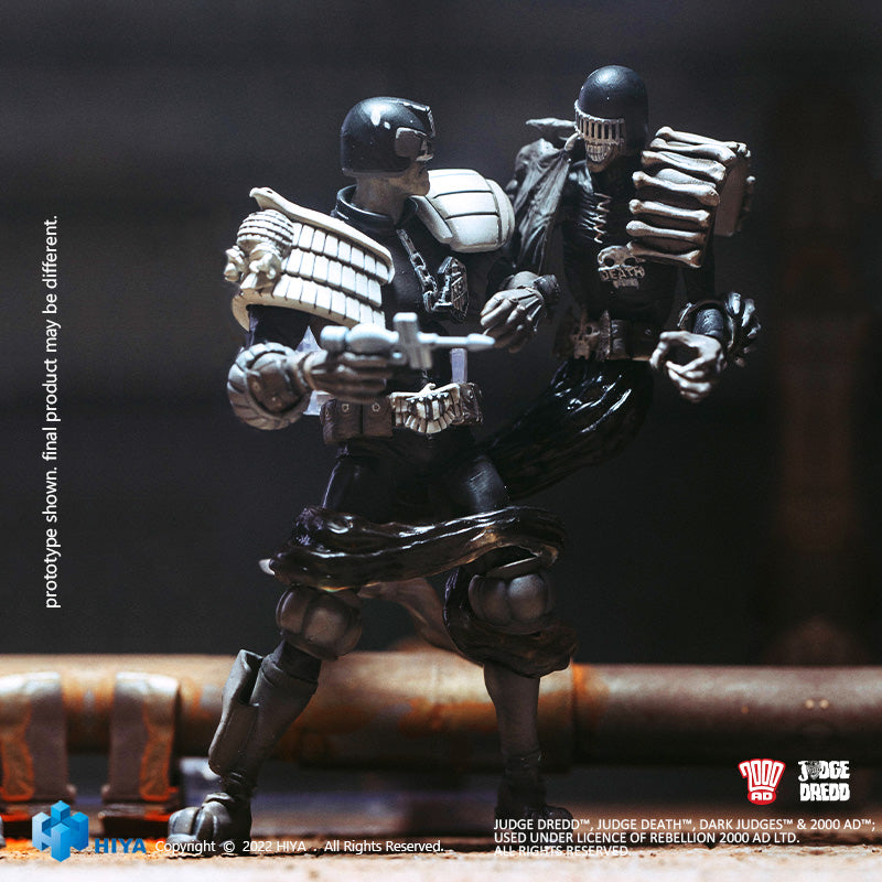 HIYA Exquisite Mini Series 1/18 Scale 4 Inch JUDGE DREDD SDCC Black and White Dredd VS Death Action Figure